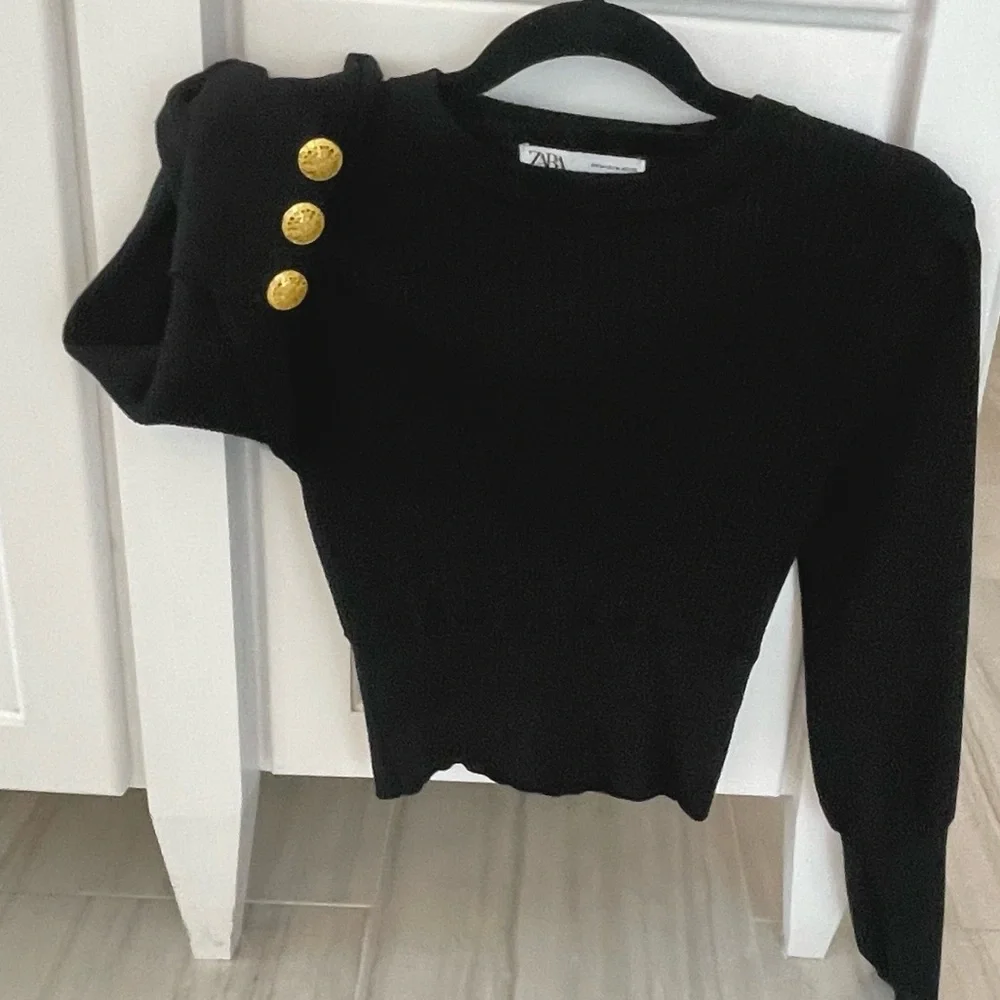 NWOT Zara Black Cropped Sweater Gold Button Sleeves - Picture 4 of 10